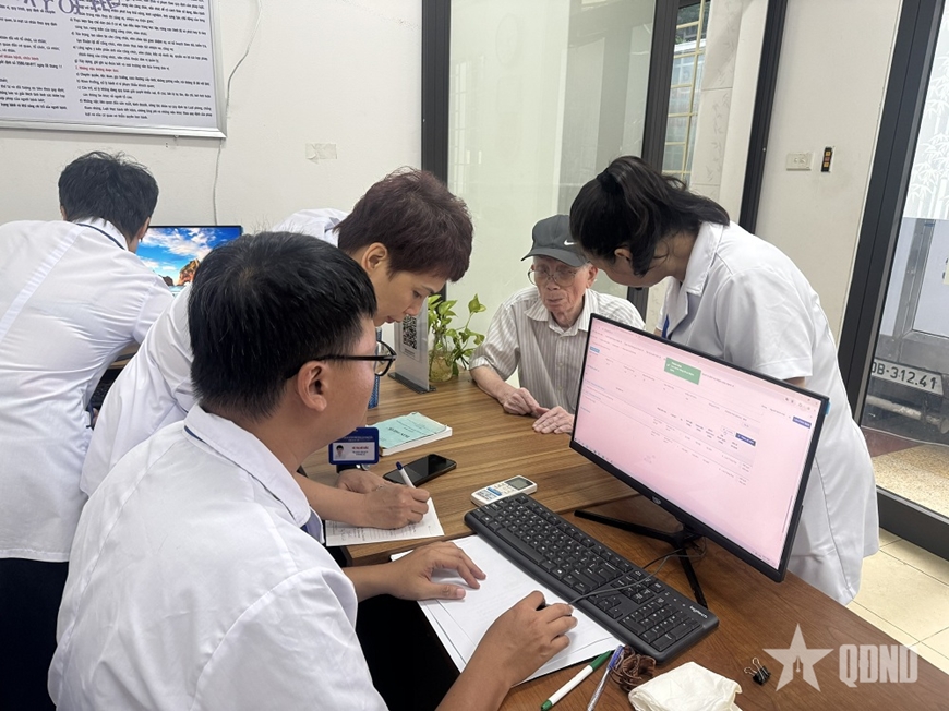 Hà Nội: Bệnh viện Đa khoa Hòe Nhai hỗ trợ khám sức khỏe định kỳ cho người dân phường Giảng Võ