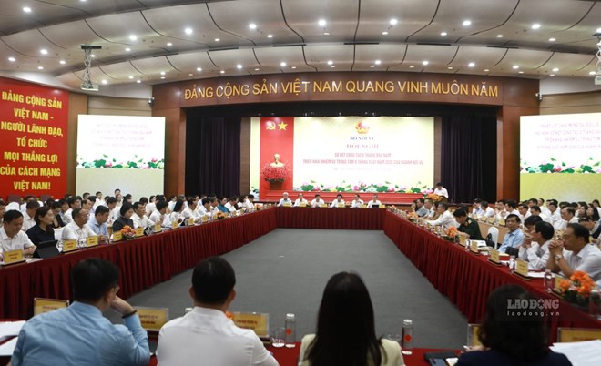 Bộ Nội vụ: Hơn 2 triệu người được tăng lương 8% từ 1.7