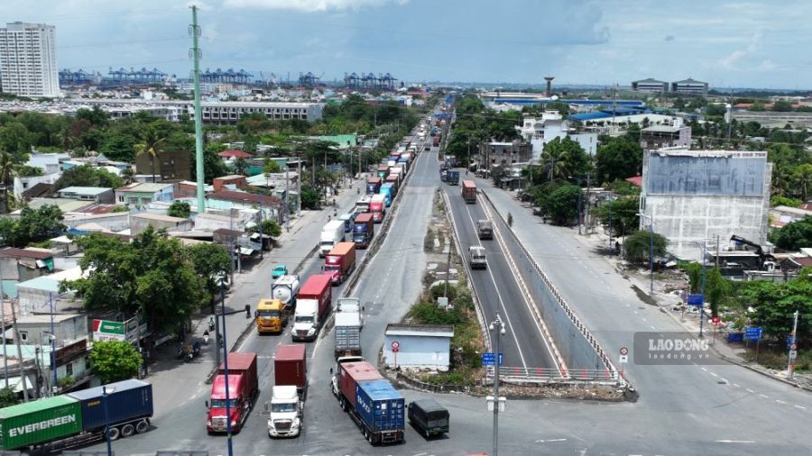 Đường Nguyễn Thị Định sẽ mở rộng lên 10 - 12 làn xe.  Ảnh: Anh Tú