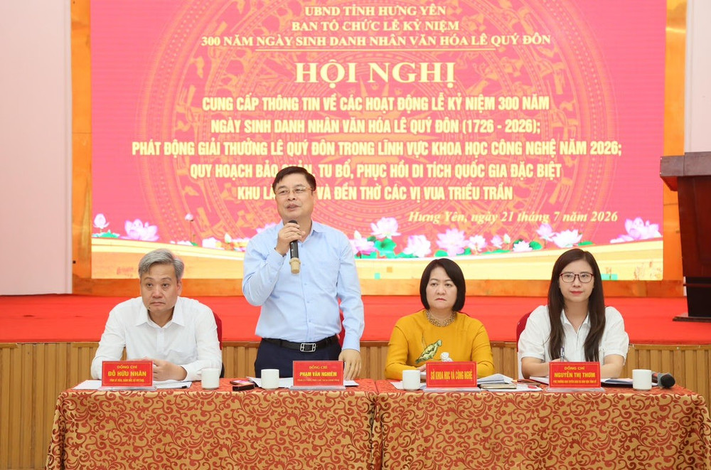 Ông Phạm Văn Nghiêm, Phó Chủ tịch UBND tỉnh Hưng Yên thông tin về sự kiện. Ảnh: Đại đoàn kết img-3513.jpg