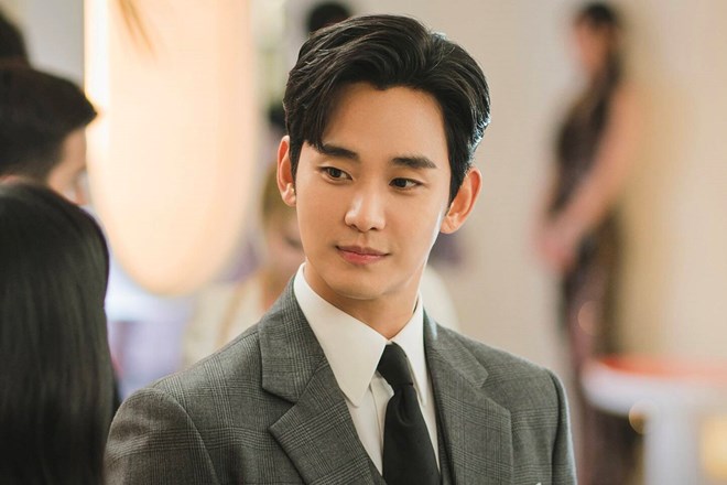 Kim Soo Hyun chứng minh sức hút sau hơn một năm gián đoạn hoạt động
