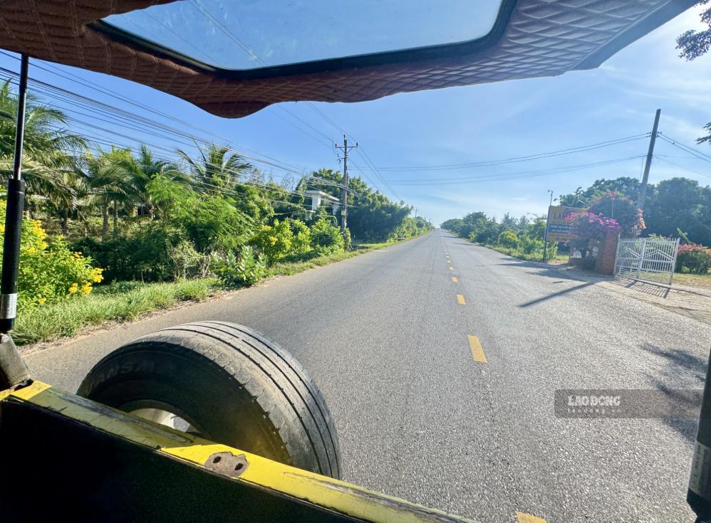 Đi xe jeep được thưởng thức gió trời và không khí biển. Ảnh: Duy Tuấn