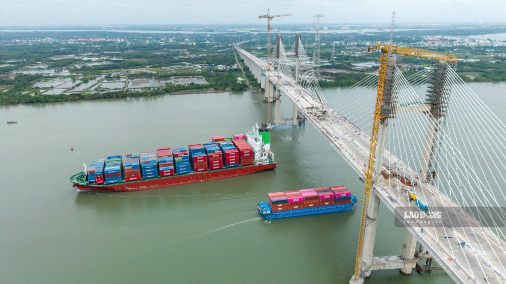Với tĩnh không 55m, cầu Phước Khánh đảm bảo cho các tàu biển trọng tải lớn lưu thông an toàn trên sông Lòng Tàu.