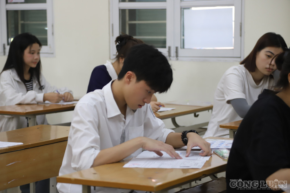 Bộ GD&ĐT cũng yêu cầu mỗi điểm thi phải có máy tính dự phòng, nguồn điện dự phòng, hệ thống tự động lưu bài định kỳ và quy trình xử lý sự cố nhằm bảo đảm quyền lợi của thí sinh nếu xảy ra mất điện hoặc lỗi thiết bị. clo_br_img-4708.jpg