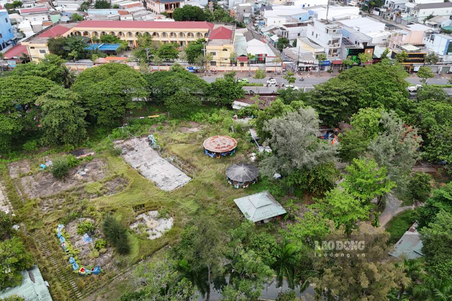 Hồ Nước Ngọt rộng khoảng 20ha nay rơi vào cảnh xuống cấp. Ảnh: Tạ Quang