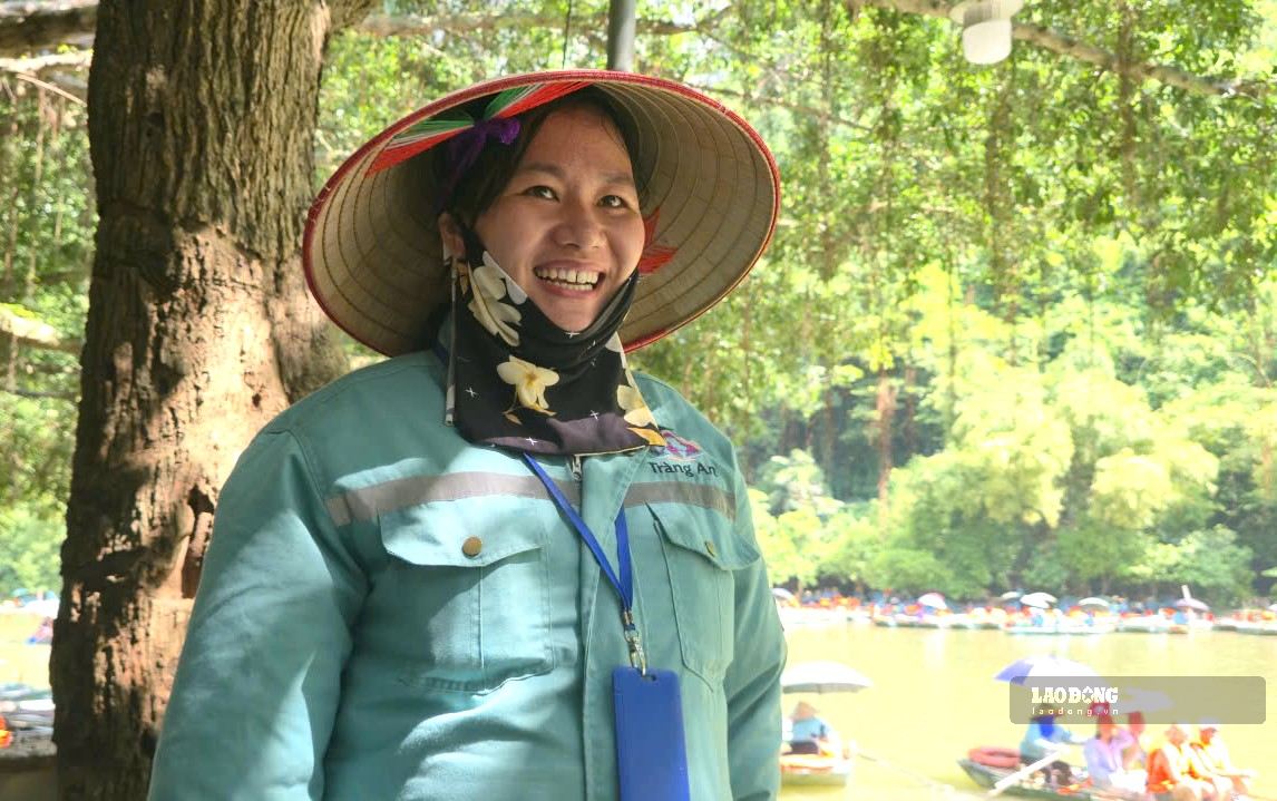 Chị Trần Thị Hằng Nga, người đã có nhiều năm làm nghề chèo đò tại Tràng An. Ảnh: Nguyễn Trường