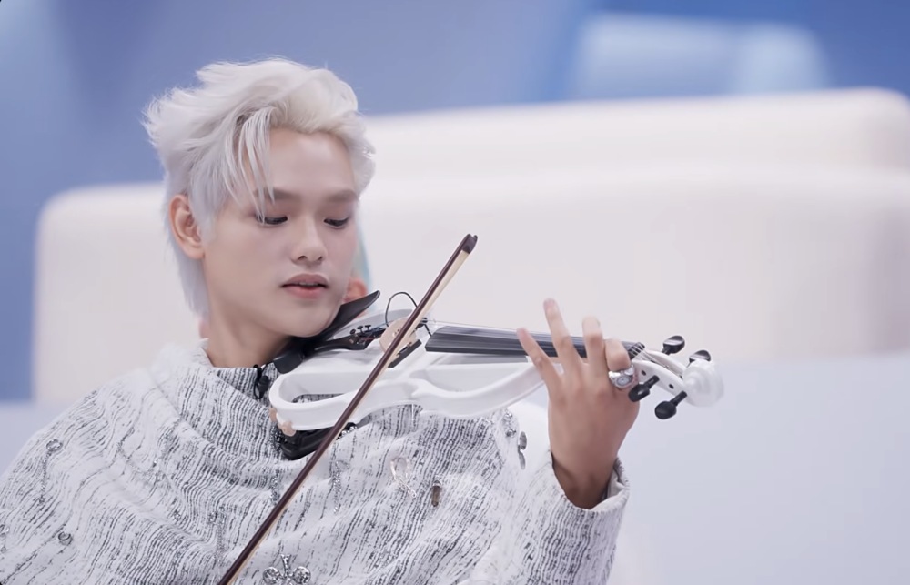 Bùi Trường Linh học violin từ nhỏ. Ảnh: VieOn