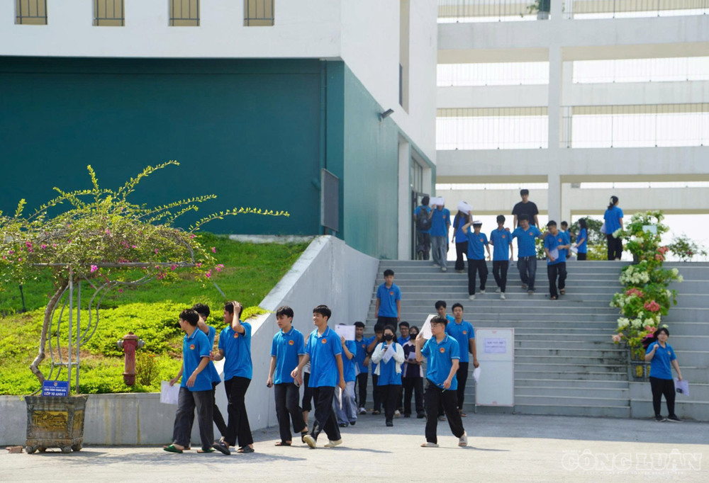 Hơn 320 thí sinh Tuyên Quang thi lại tốt nghiệp THPT từ sáng nay. clo_br_z8148174763720-56fccf02434787455cb10339c34e2914.jpg