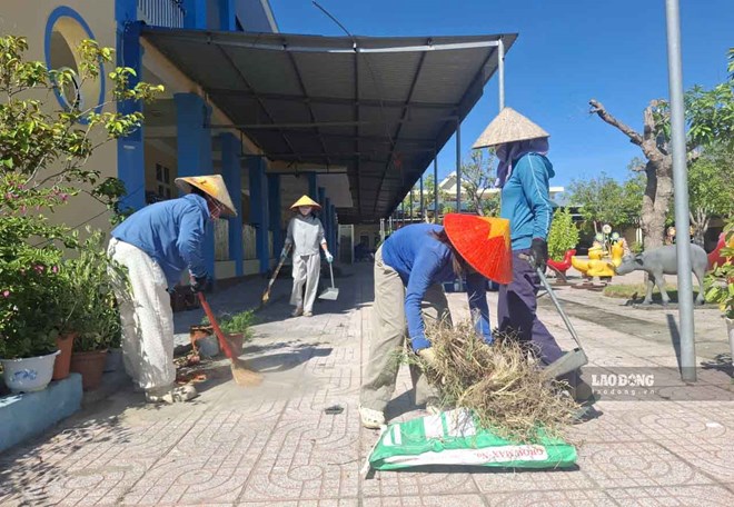 Giáo viên tất bật vệ sinh trường, lớp sẵn sàng cho ngày tựu trường