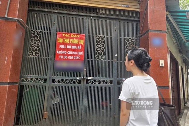 Phòng trọ 5m2 giá 1,4 triệu đồng/tháng, người thuê phải khom lưng khi bước vào