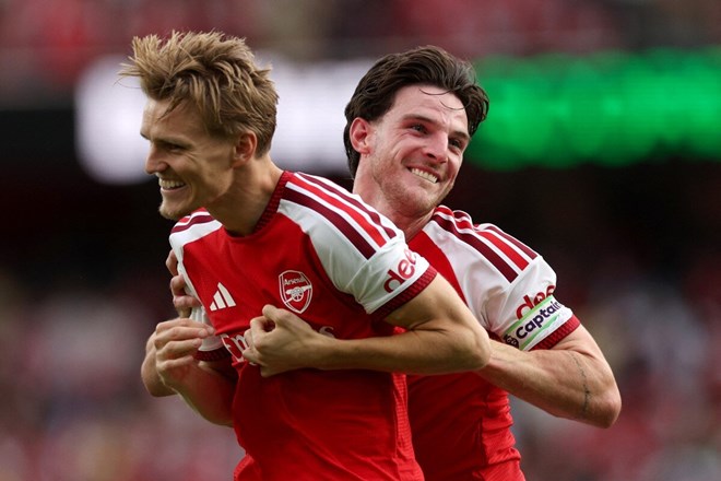 Arsenal ngược dòng thắng Chelsea