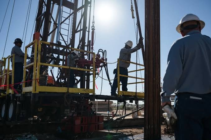Số giàn khoan dầu tại Mỹ tăng thêm trong tuần qua khi giá dầu neo ở mức cao. Ảnh: Bloomberg. images-52.jpg