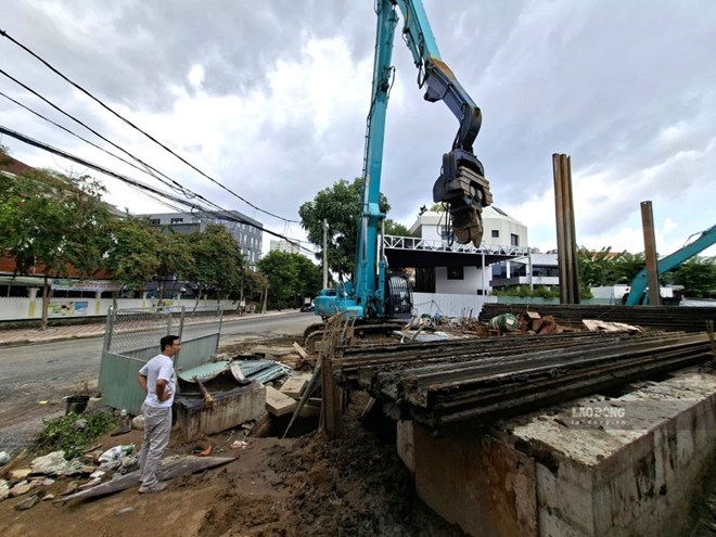 Dự án chống ngập ì ạch, khu nhà giàu TPHCM vẫn chịu cảnh ngập