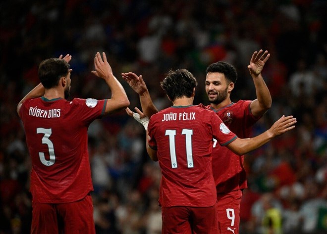 Vắng Ronaldo, Bồ Đào Nha thắng trận thứ hai liên tiếp