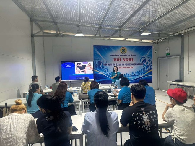Truyền thông về công tác dân số, sức khỏe sinh sản cho 160 công nhân lao động