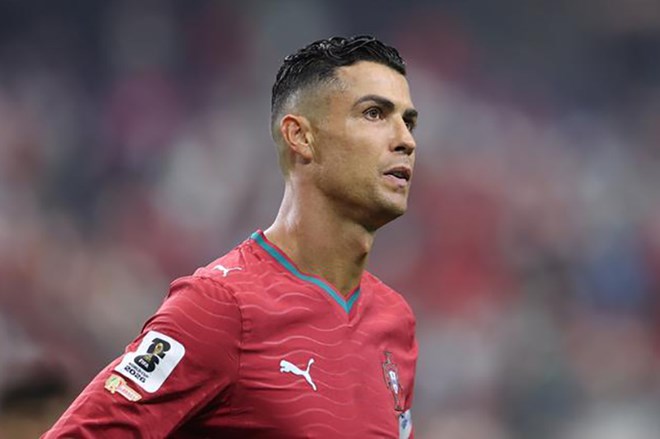 Ronaldo nhận án phạt, bạn thân ngỏ ý nộp tiền thay