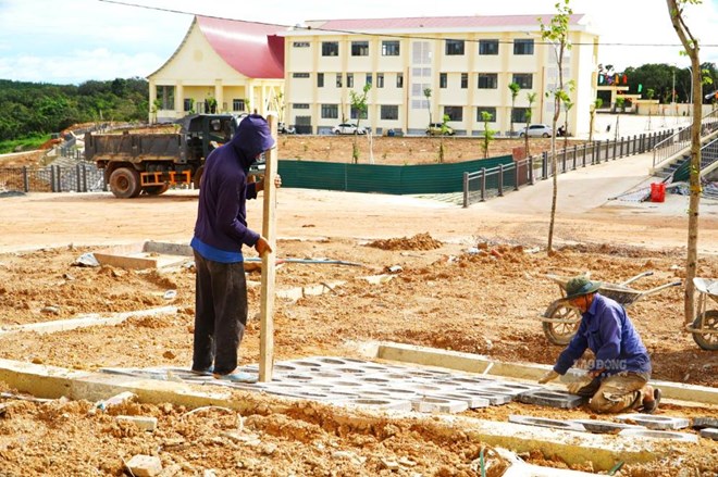 Các trường học vùng biên giới tiếp tục hoàn thiện các hạng mục công trình, yêu cầu phải đáp ứng tiêu chuẩn kỹ thuật. Ảnh: Thanh Tuấn