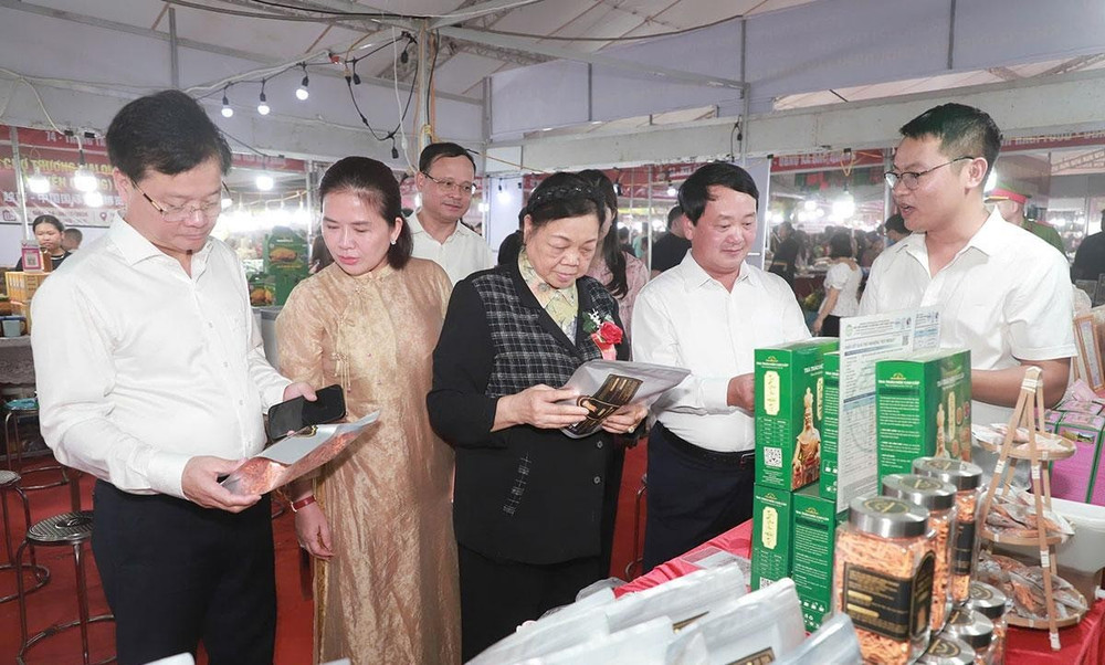 anh-tin-khai-mac-hoi-cho-6-3978.jpg