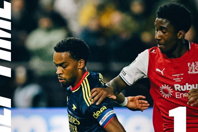 Arsenal bị đội hạng tư loại khỏi League Cup
